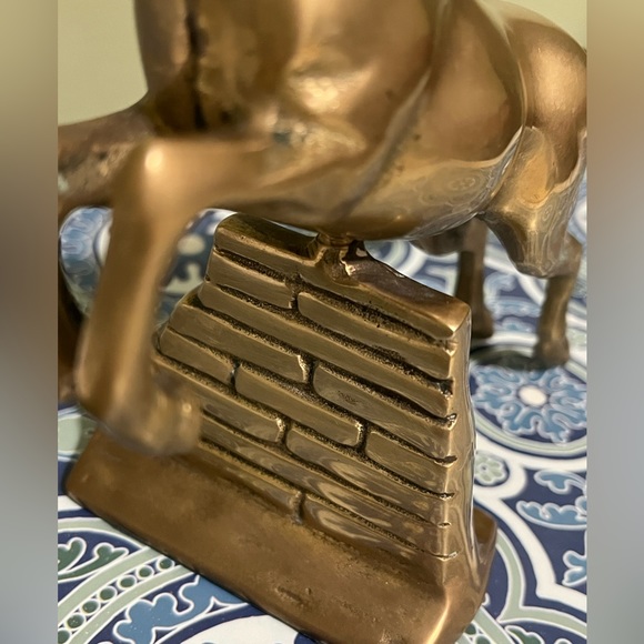 Vintage Brass Horse Jumping Stone Wall - Picture 9 of 13